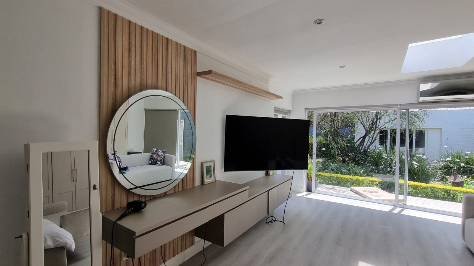 Oak slat feature wall with round mirror